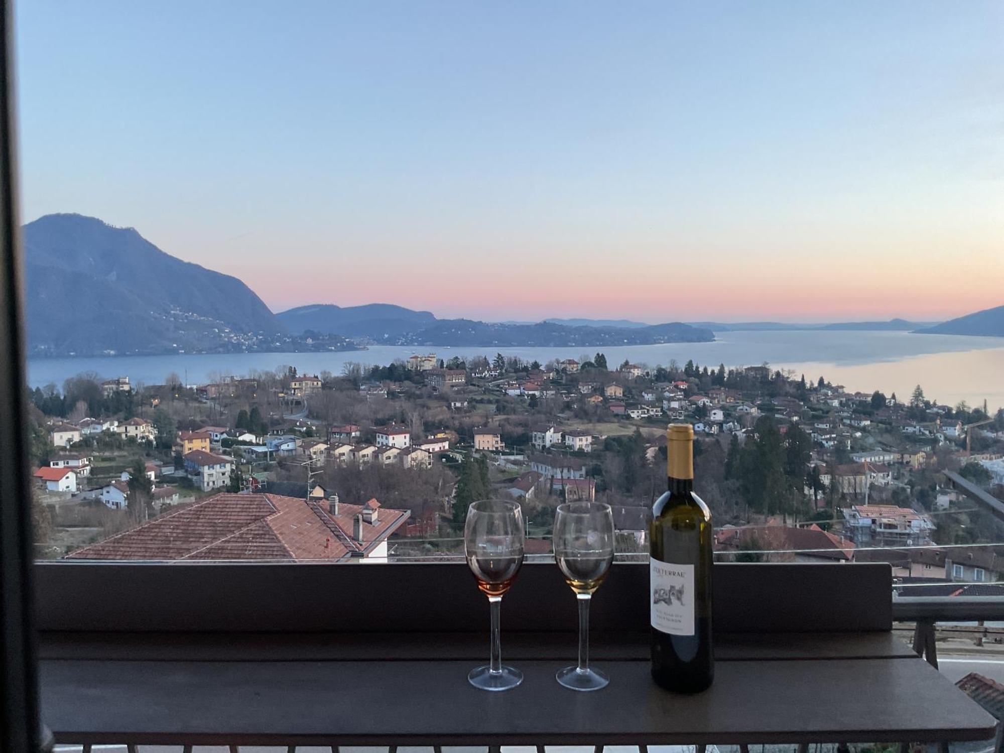 Overlooking Lago Maggiore Verbania Kültér fotó
